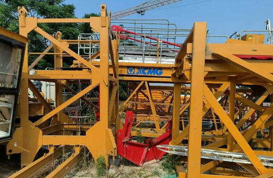 Charge 10 tonnes Charge 7020 Grue de tour utilisée avec hauteur libre 60m L68 mât